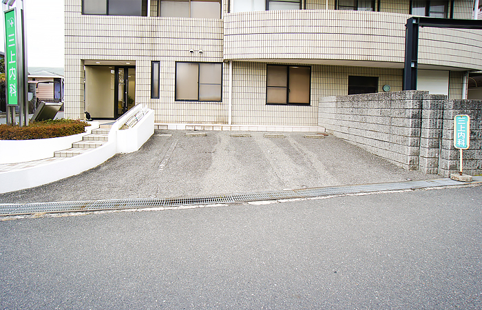 医院前駐車場